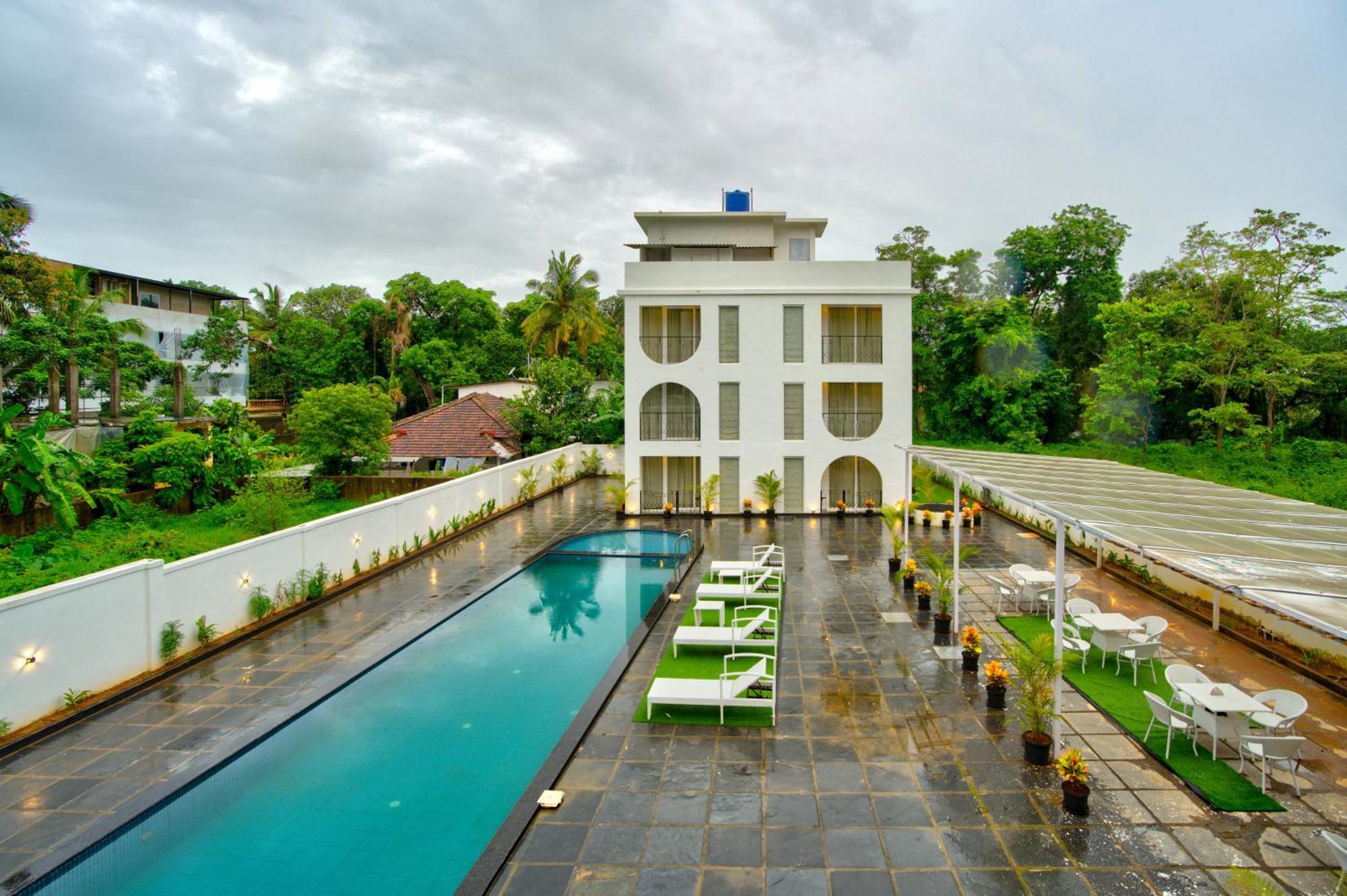 Goa Courtyard By The Porto Arpora Hotel Baga Bagian luar foto