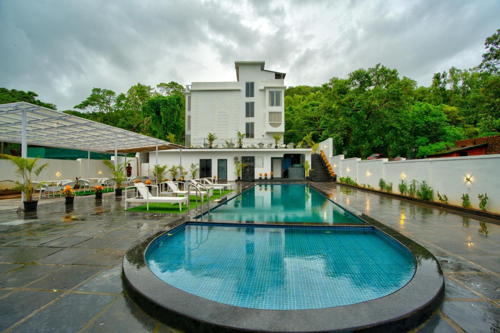 Goa Courtyard By The Porto Arpora Hotel Baga Bagian luar foto