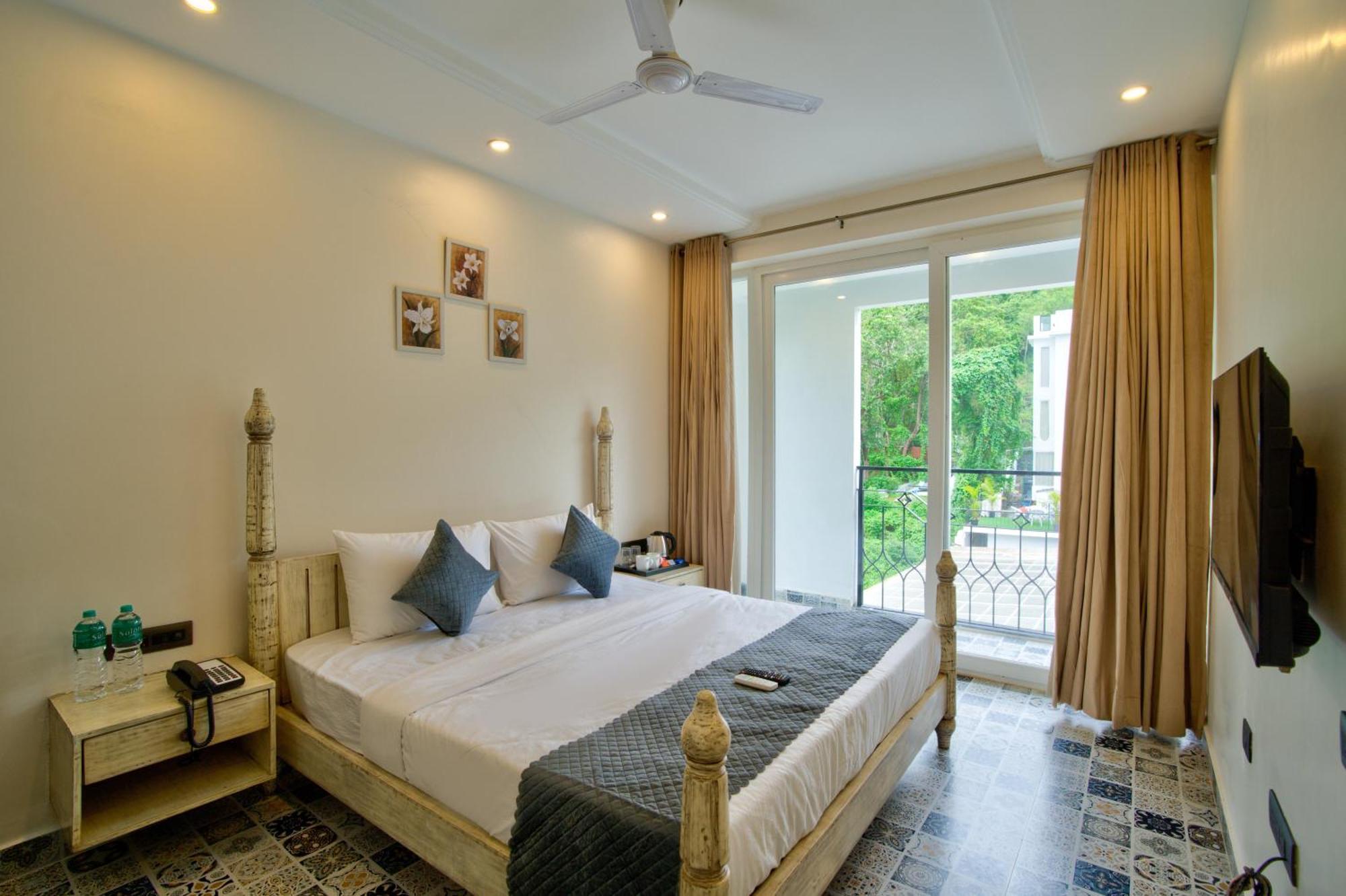 Goa Courtyard By The Porto Arpora Hotel Baga Bagian luar foto