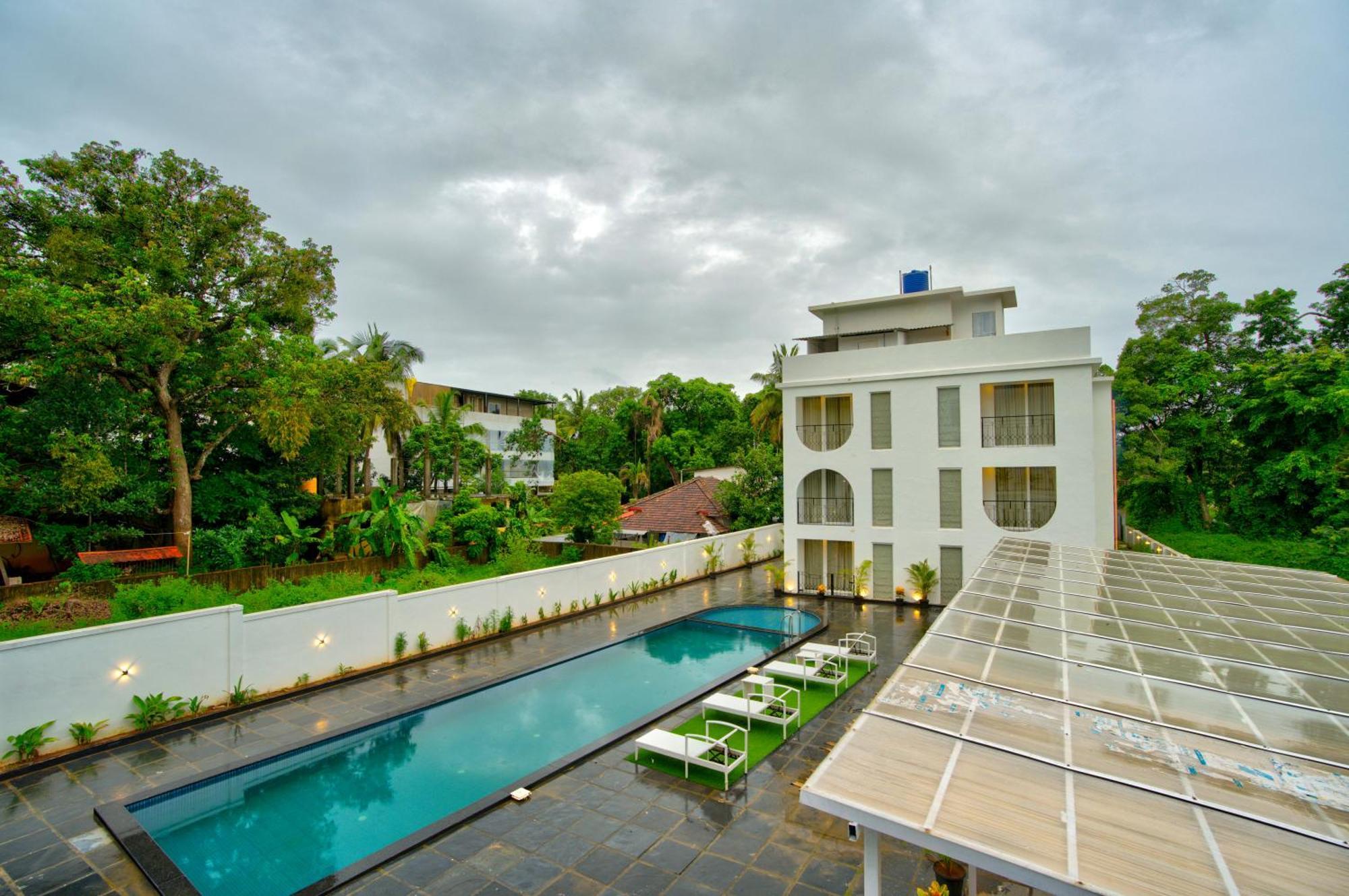 Goa Courtyard By The Porto Arpora Hotel Baga Bagian luar foto