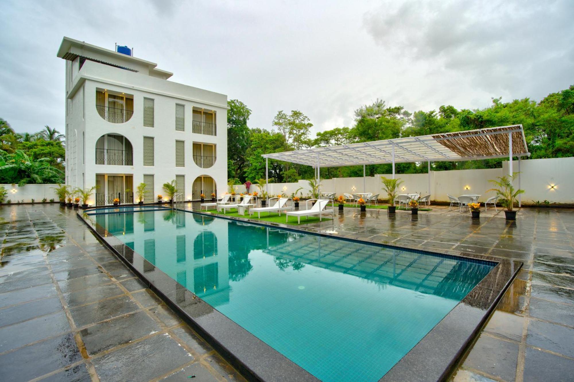 Goa Courtyard By The Porto Arpora Hotel Baga Bagian luar foto