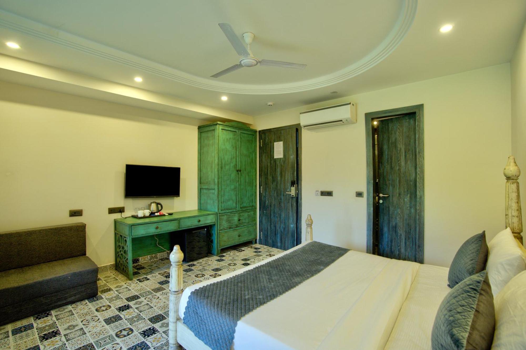Goa Courtyard By The Porto Arpora Hotel Baga Bagian luar foto