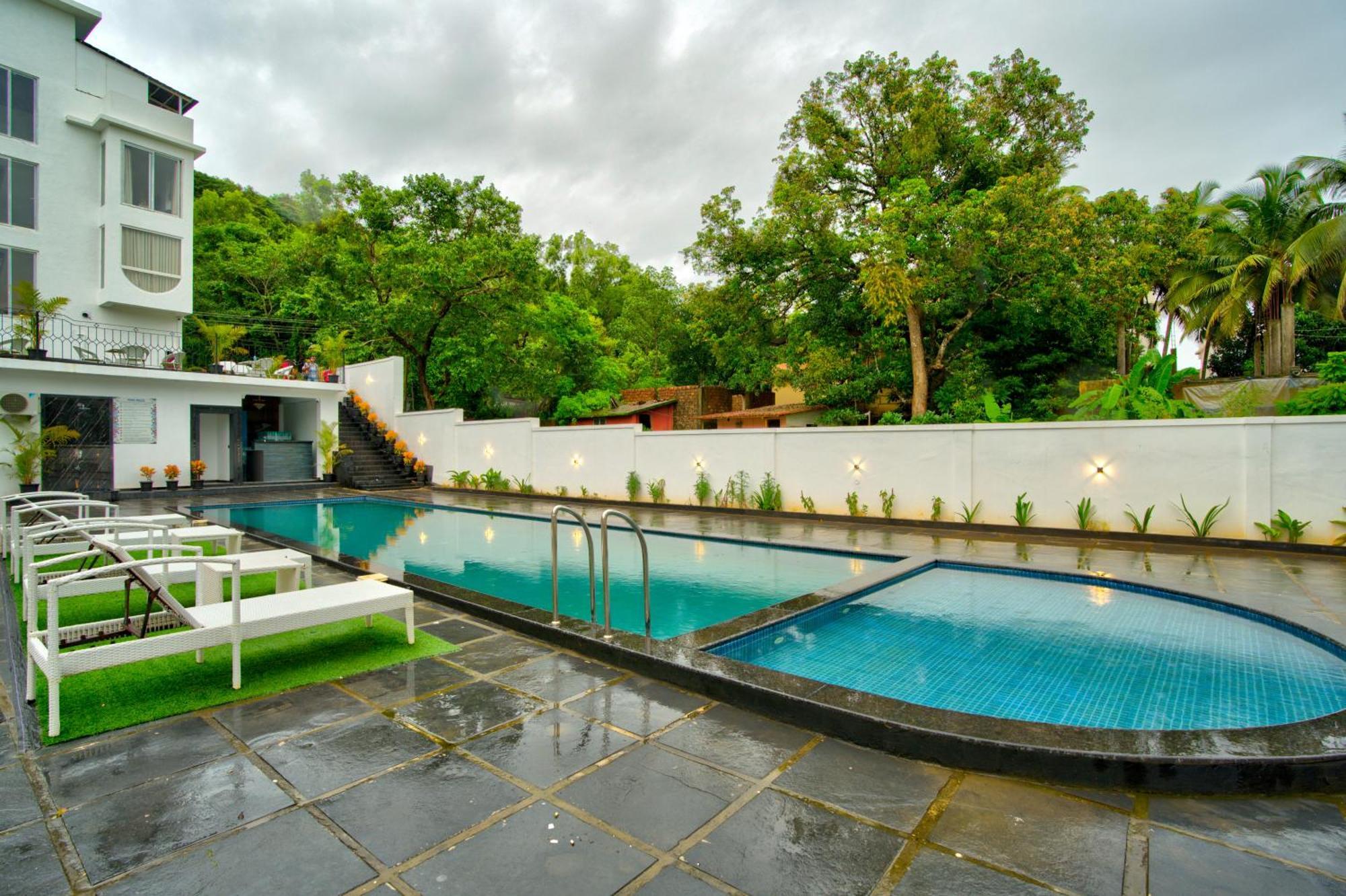 Goa Courtyard By The Porto Arpora Hotel Baga Bagian luar foto