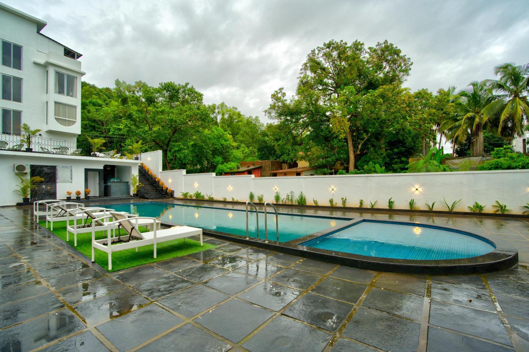Goa Courtyard By The Porto Arpora Hotel Baga Bagian luar foto