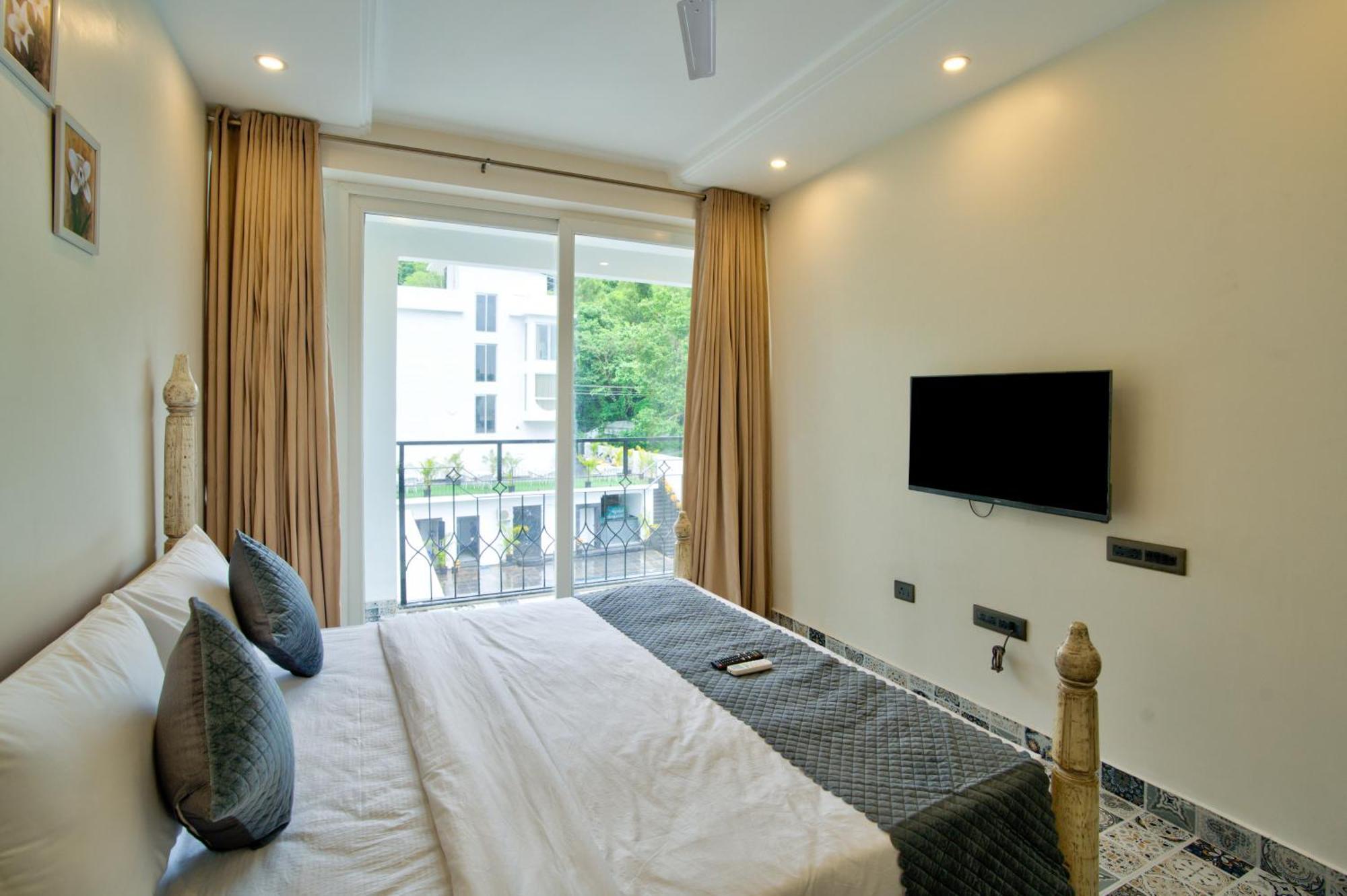 Goa Courtyard By The Porto Arpora Hotel Baga Bagian luar foto