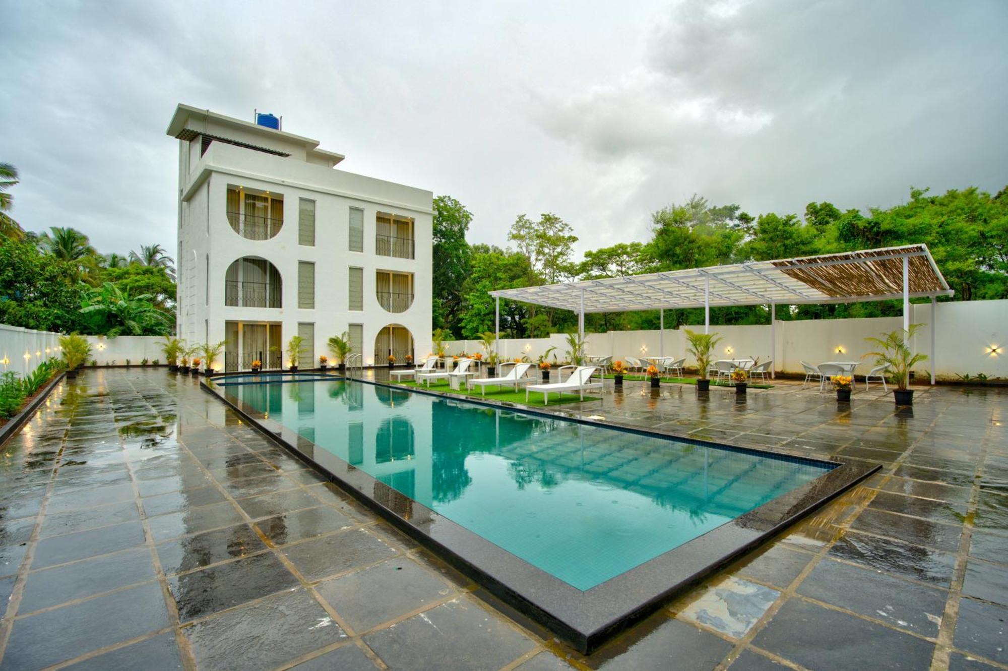 Goa Courtyard By The Porto Arpora Hotel Baga Bagian luar foto