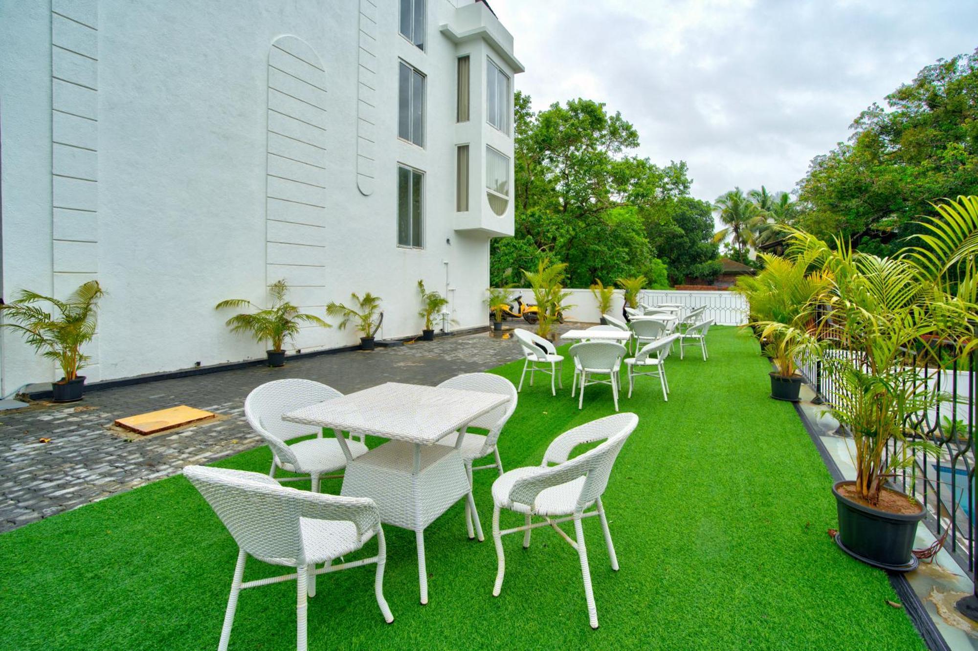 Goa Courtyard By The Porto Arpora Hotel Baga Bagian luar foto