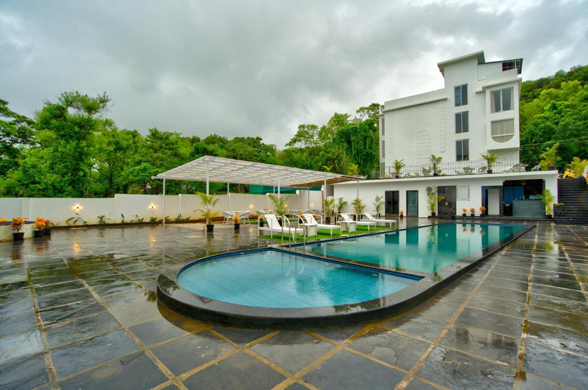 Goa Courtyard By The Porto Arpora Hotel Baga Bagian luar foto
