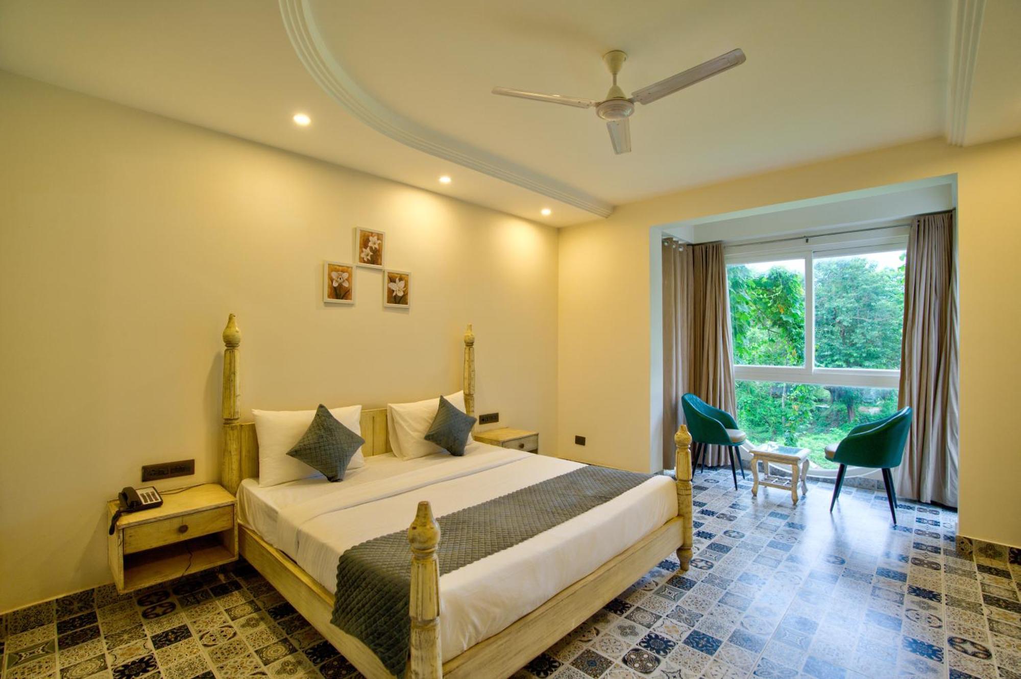 Goa Courtyard By The Porto Arpora Hotel Baga Bagian luar foto